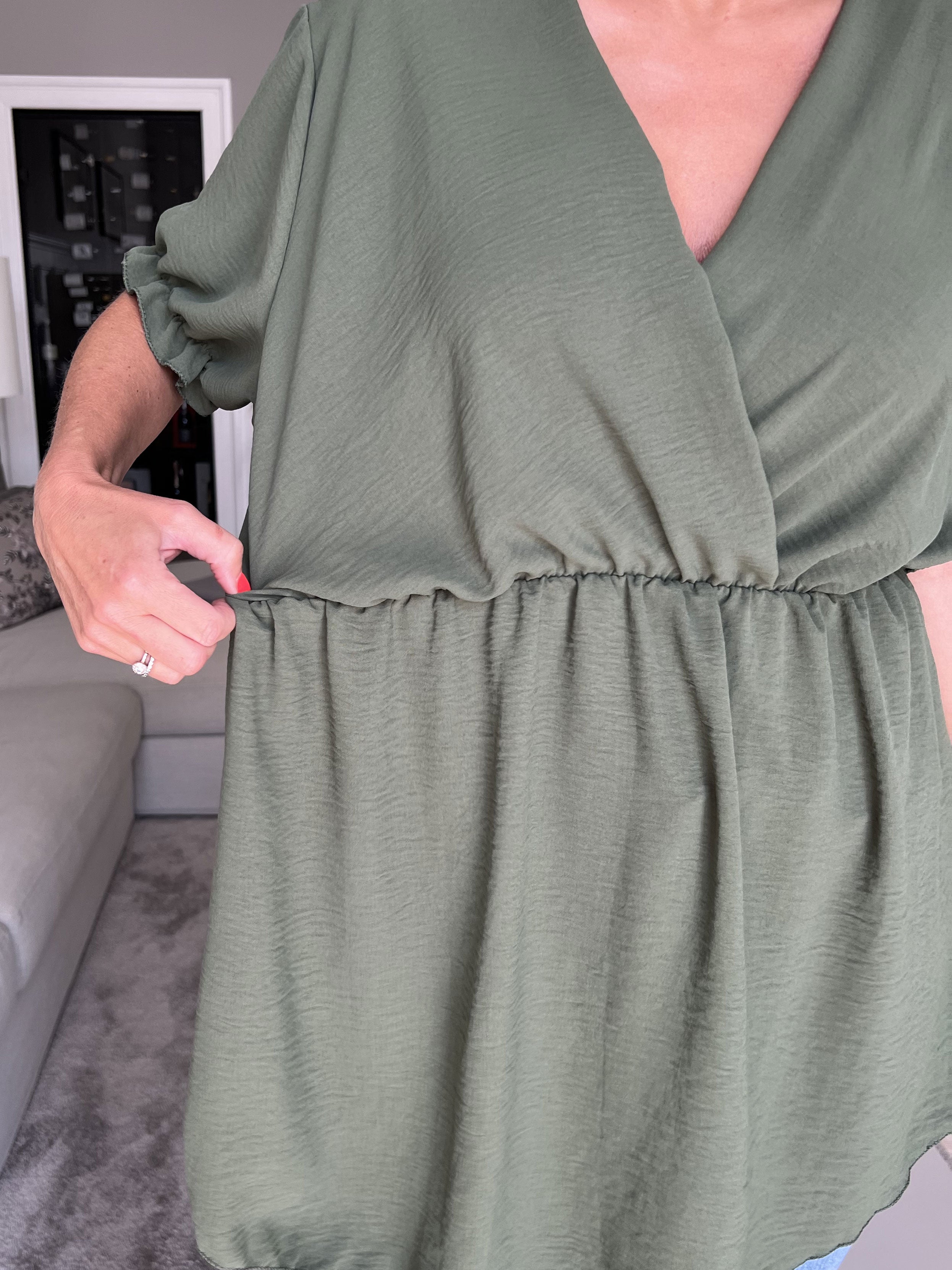 Yda Plain Short Sleeve - Söt blus med resår i midjan